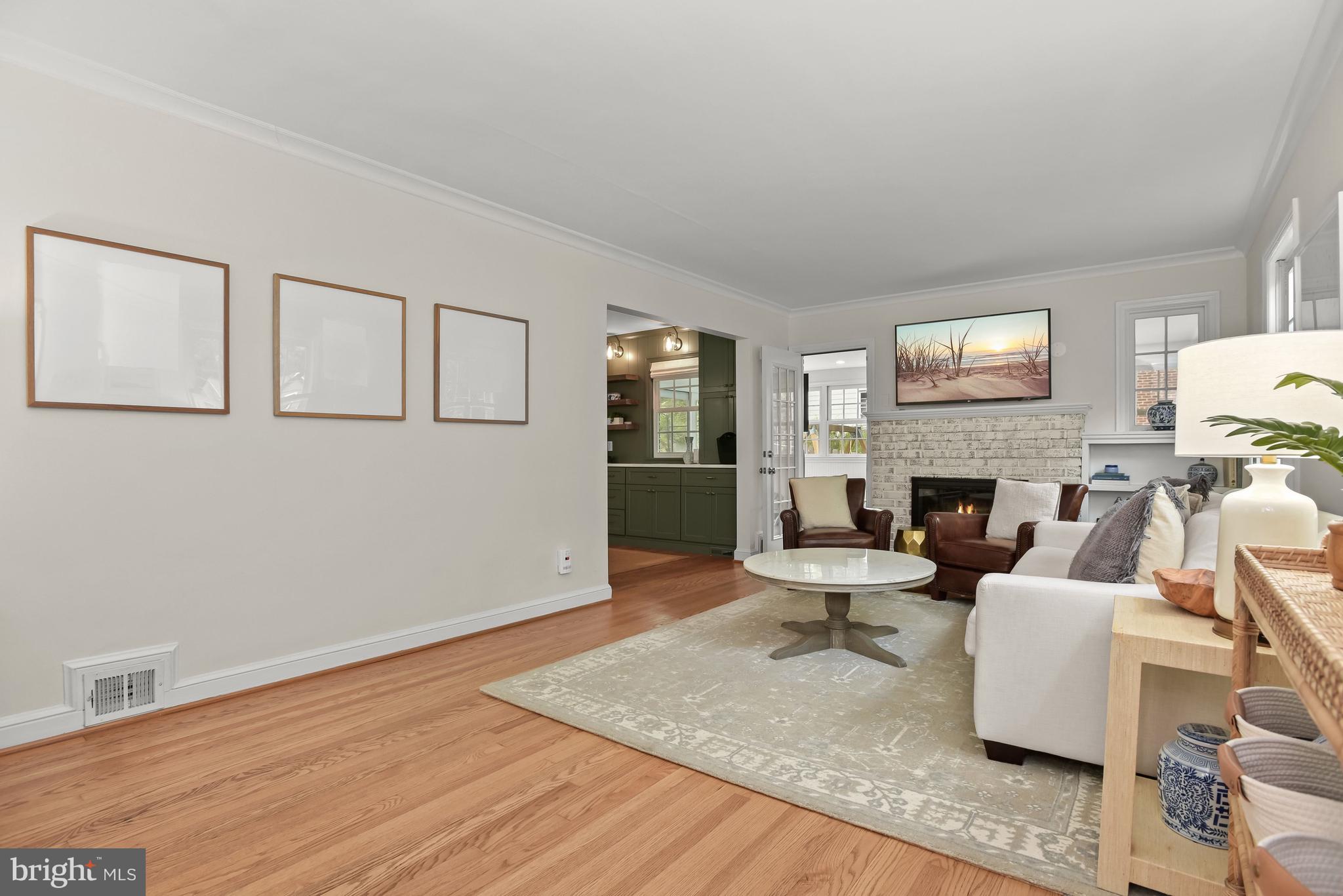 10318 Crestmoor Drive Silver Spring, MD 20901 - Photo 5 of 38 Living Room