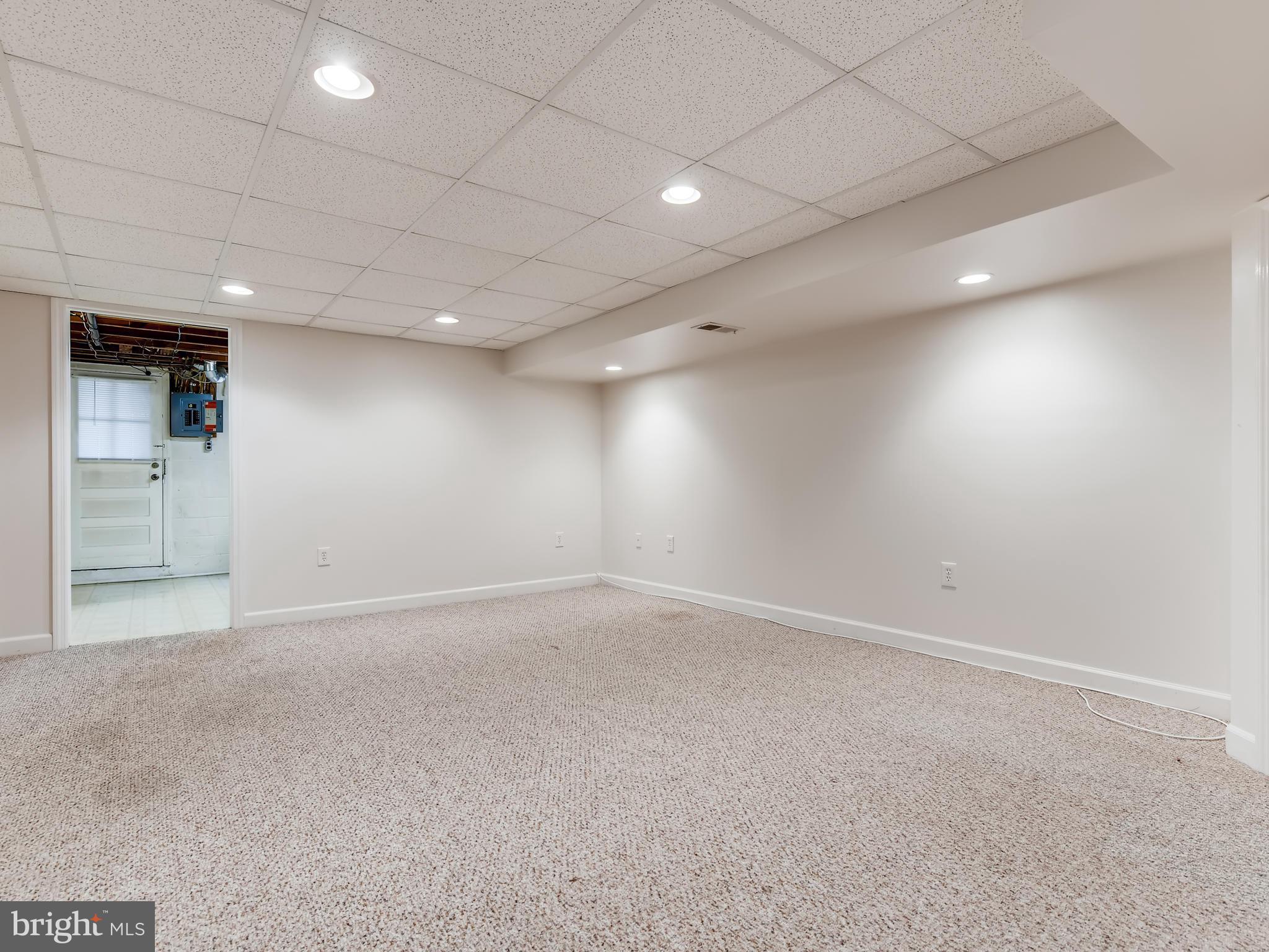 1939 Barry Road Baltimore, MD 21222 - Photo 23 of 28 SPACIOUS FAM RM NEXT TO UTILITY RM w/HALF BATH