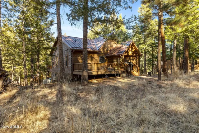 a view of house with a yard
