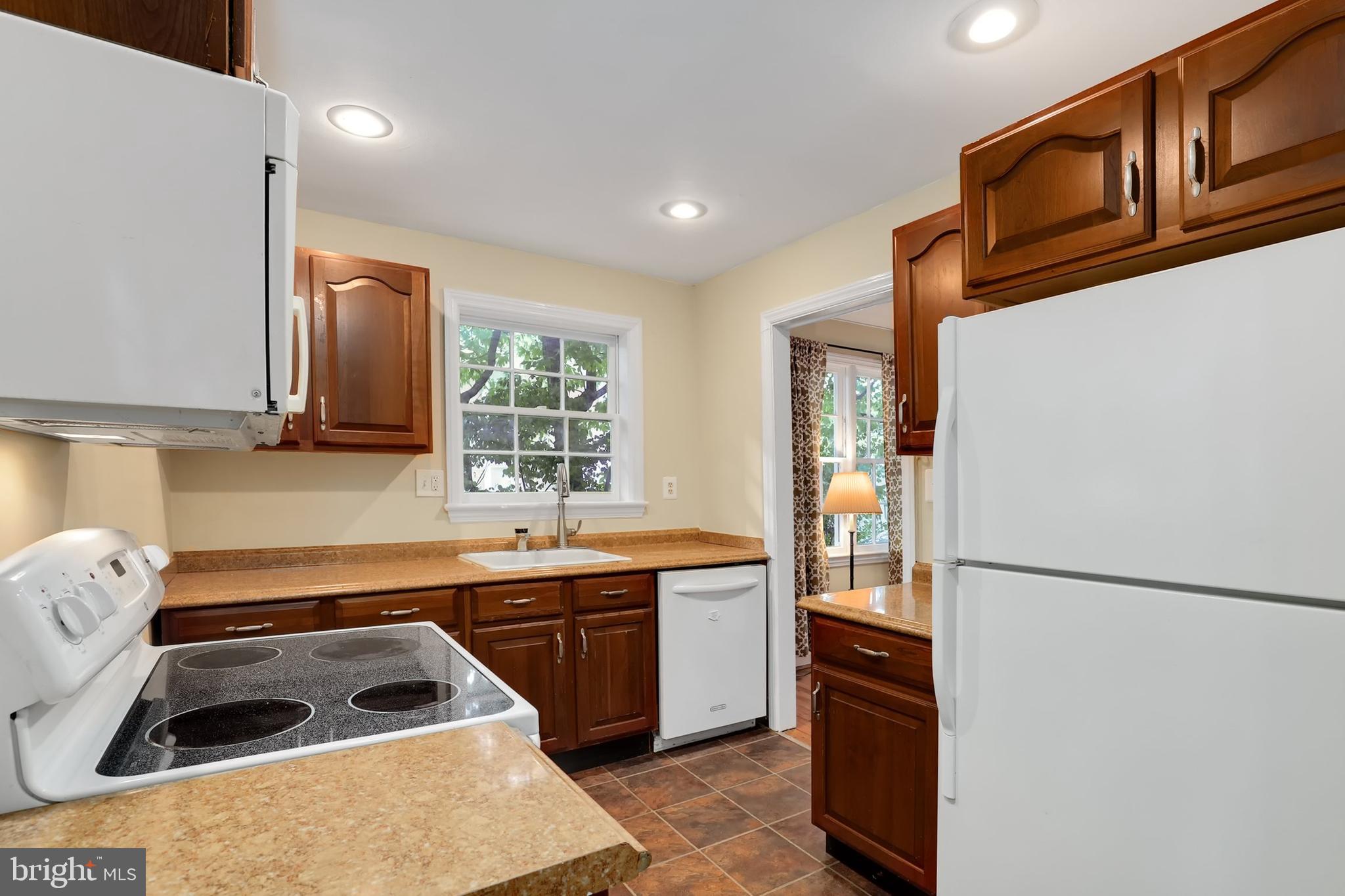 2524 Forest Glen Road Silver Spring, MD 20910 - Photo 7 of 25