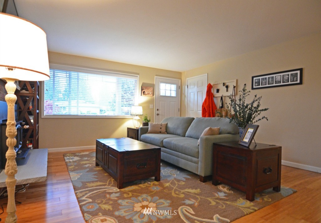 2704 Stafford Way Bothell, WA 98012 - Photo 3 of 16