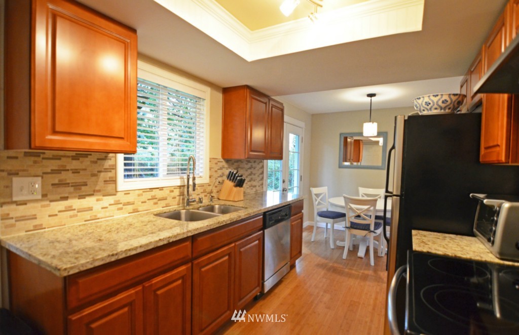 2704 Stafford Way Bothell, WA 98012 - Photo 9 of 16