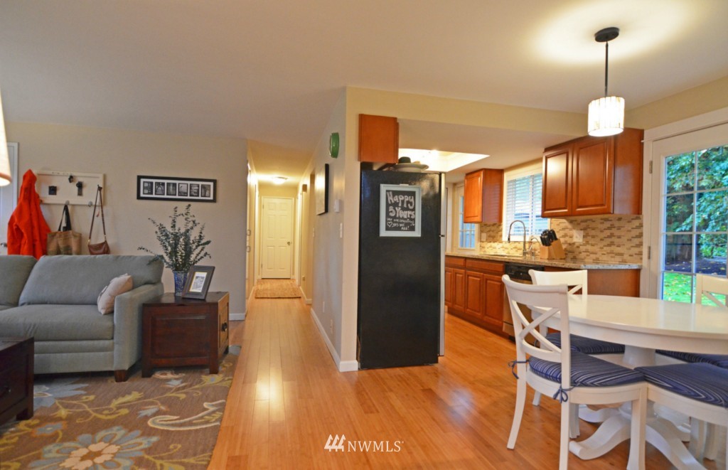 2704 Stafford Way Bothell, WA 98012 - Photo 10 of 16