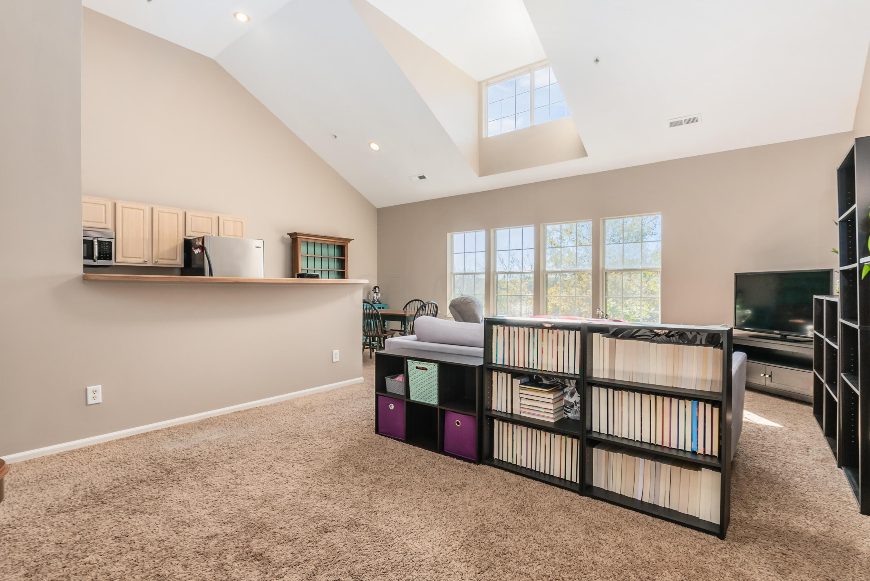 6142 Inishmore Lane Dublin, OH 43017 - Photo 7 of 22 Great Room 6142 Inishmore Ln
