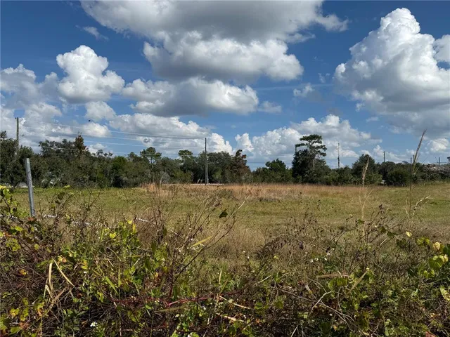a view of lake from yard