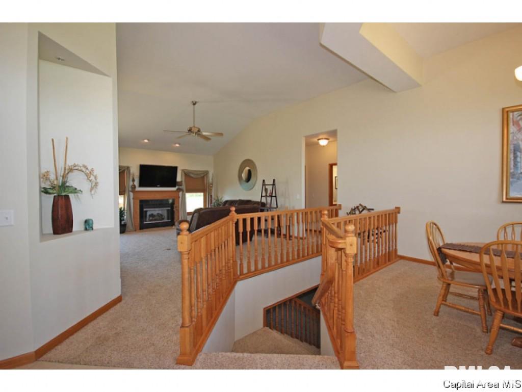 915 Fraase Road New Berlin, IL 62670 - Photo 3 of 36 Gallery Image 3
