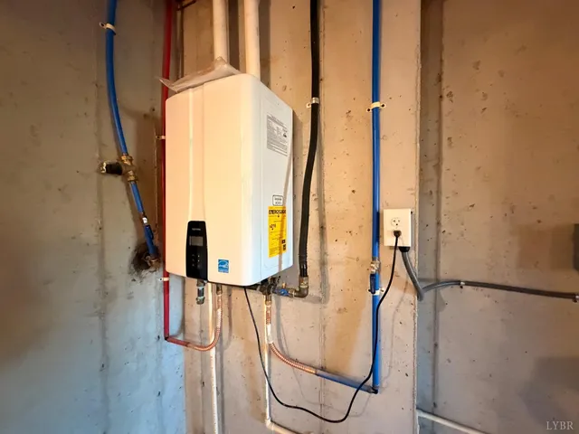 $594,900 | 1100 Live Oak Court, Forest, VA 24551