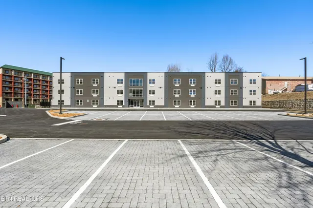 $375,000 | 227 Sharon Drive, Unit 215, Pigeon Forge, TN 37863