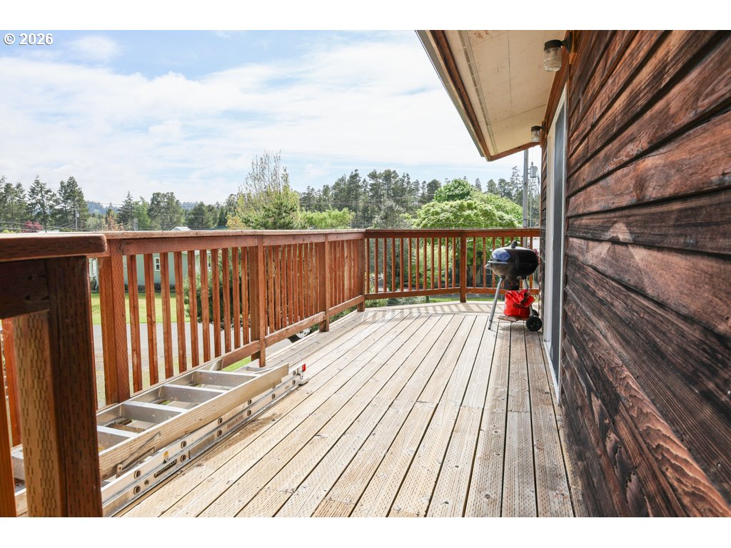 610 Tiara Street Lakeside, OR 97449 - Photo 20 of 28 a balcony with wooden floor