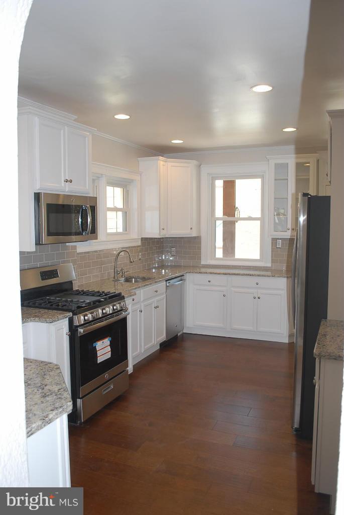 6212 Frederick Road Catonsville, MD 21228 - Photo 17 of 21 Kitchen