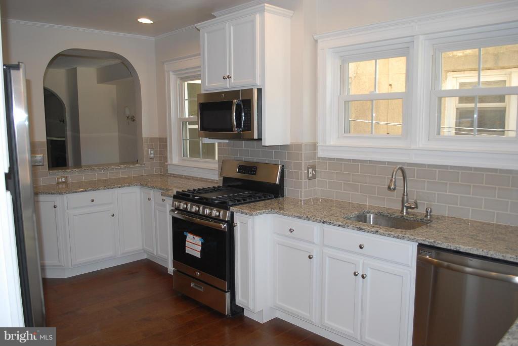 6212 Frederick Road Catonsville, MD 21228 - Photo 19 of 21 Kitchen