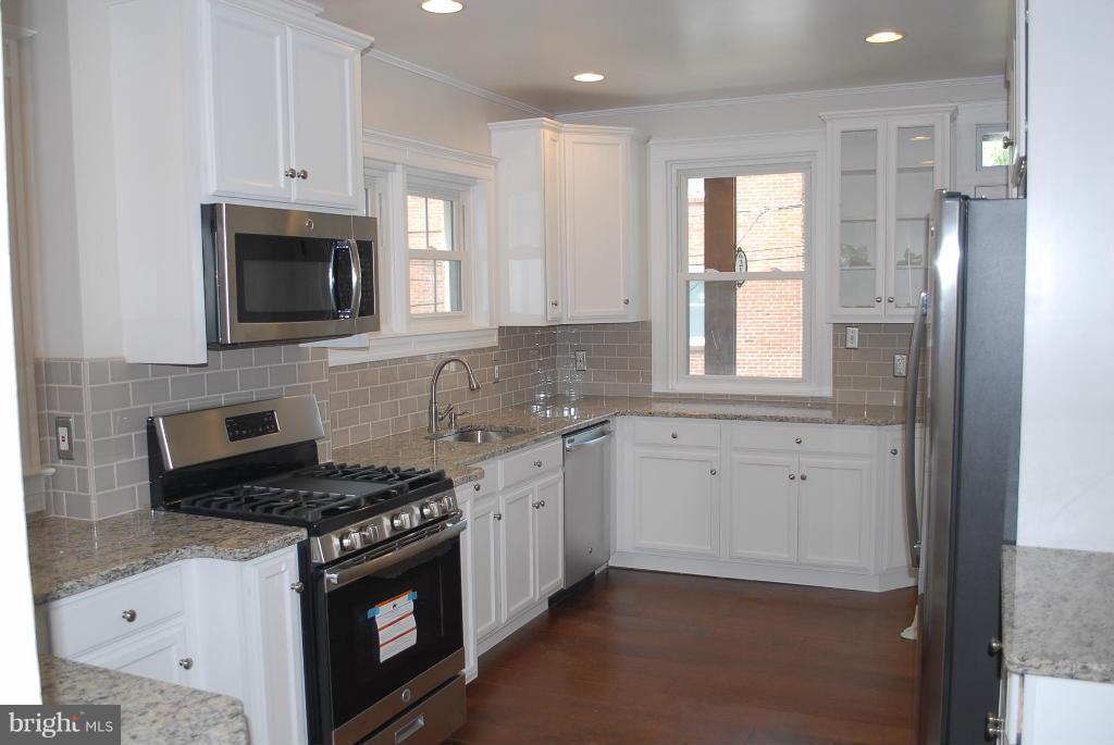 6212 Frederick Road Catonsville, MD 21228 - Photo 20 of 21 Kitchen
