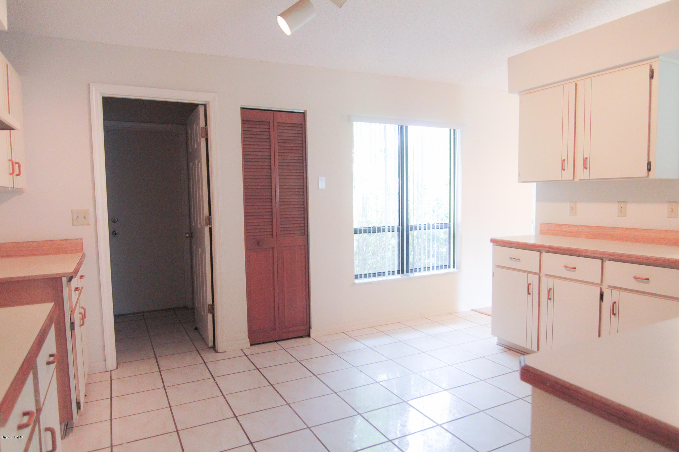 1383 Whitehurst Road Southwest Palm Bay, FL 32908 - Photo 8 of 16 kitchen2