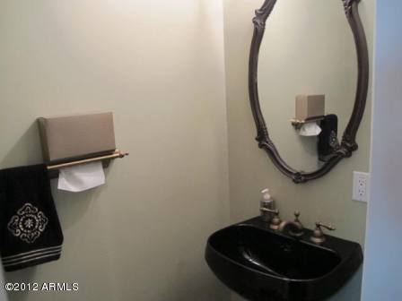 4246 East Cheery Lynn Road Phoenix, AZ 85018 - Photo 6 of 18 Half Bath