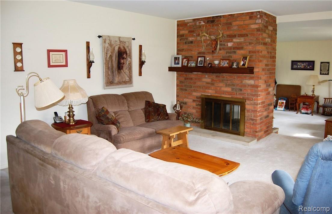 5425 South Genesee Road Grand Blanc, MI 48439 - Photo 9 of 36 Living Room.JPG