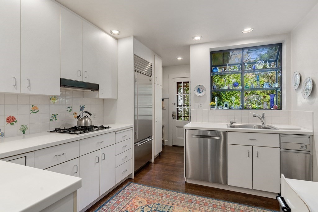 17 Locust Road Weston, MA 02493 - Photo 13 of 41