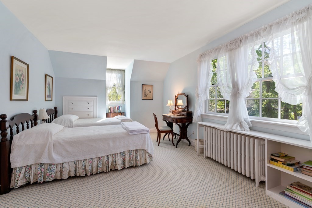 17 Locust Road Weston, MA 02493 - Photo 25 of 41