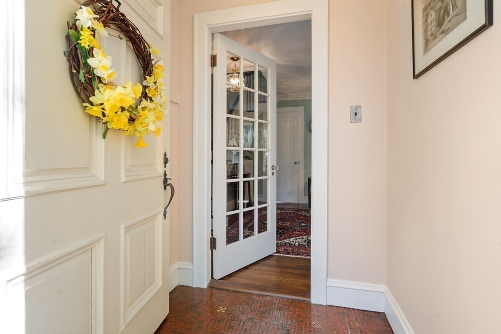 17 Locust Road Weston, MA 02493 - Photo 3 of 41