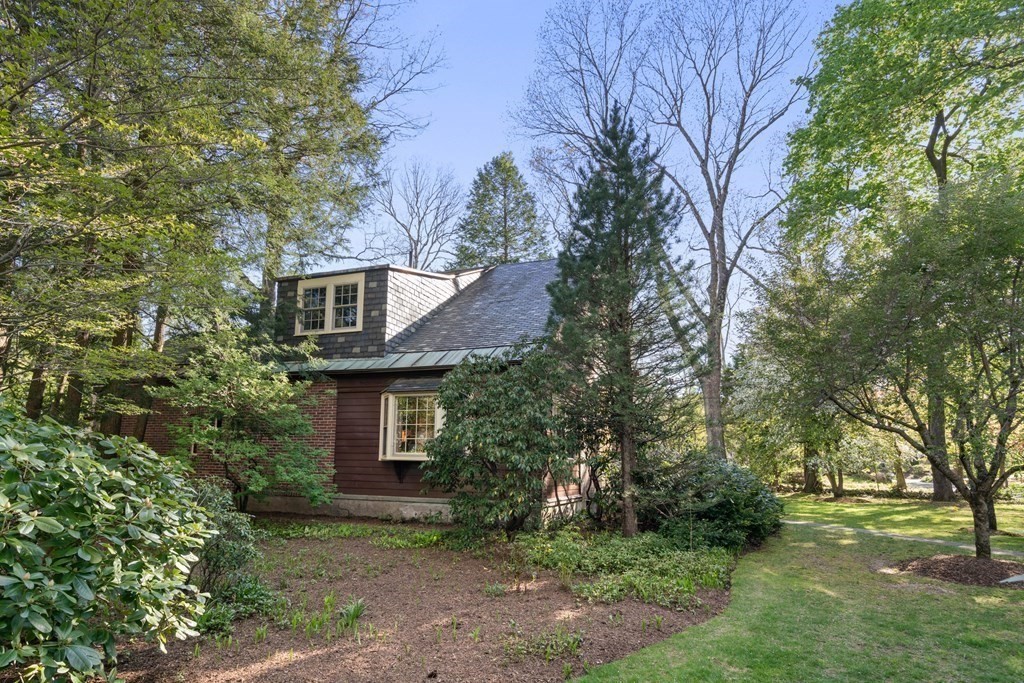 17 Locust Road Weston, MA 02493 - Photo 32 of 41