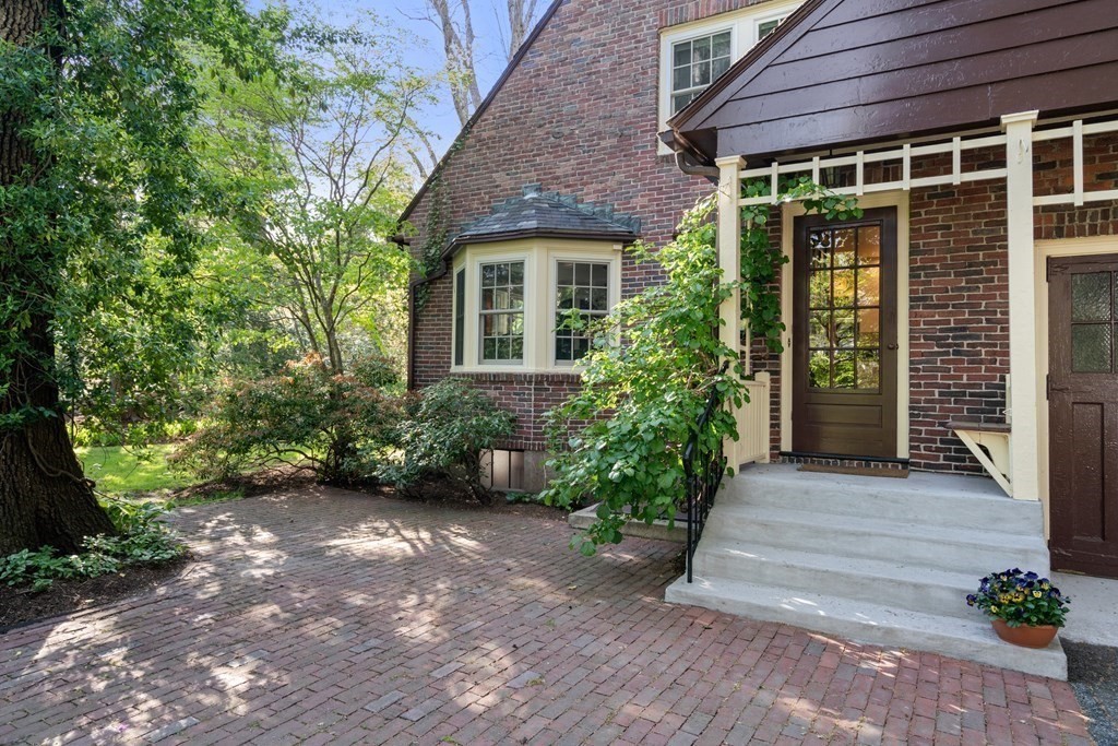 17 Locust Road Weston, MA 02493 - Photo 35 of 41