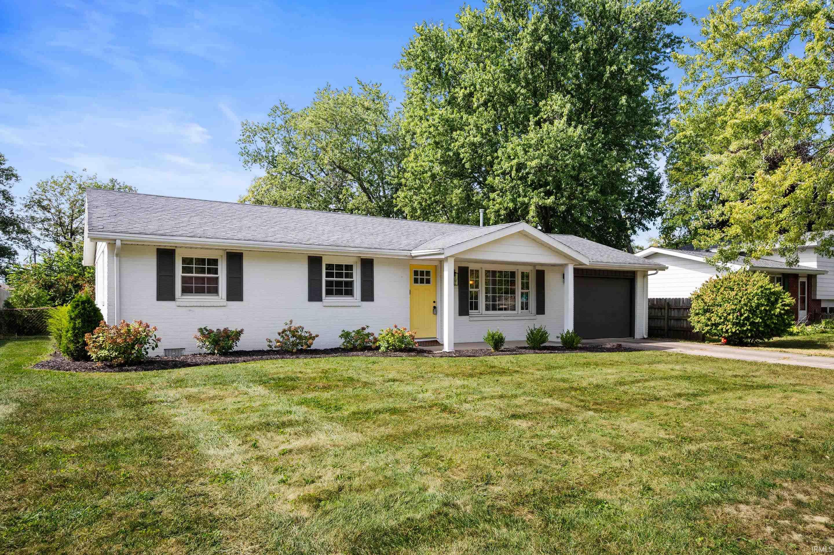 4213 North Manchester Road Muncie, IN 47304 - Photo 2 of 19