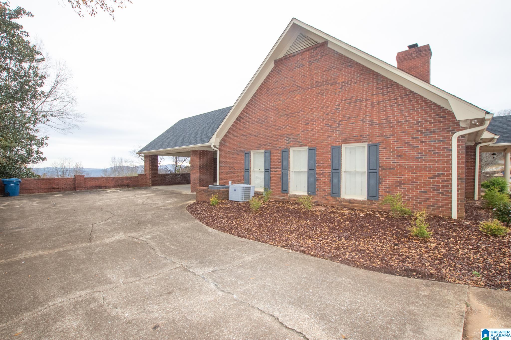 715 Hillyer High Road Anniston, AL 36207 - Photo 4 of 49