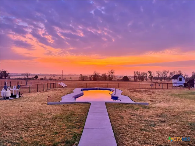 $545,000 | 304 Hatter Drive, Moody, TX 76557