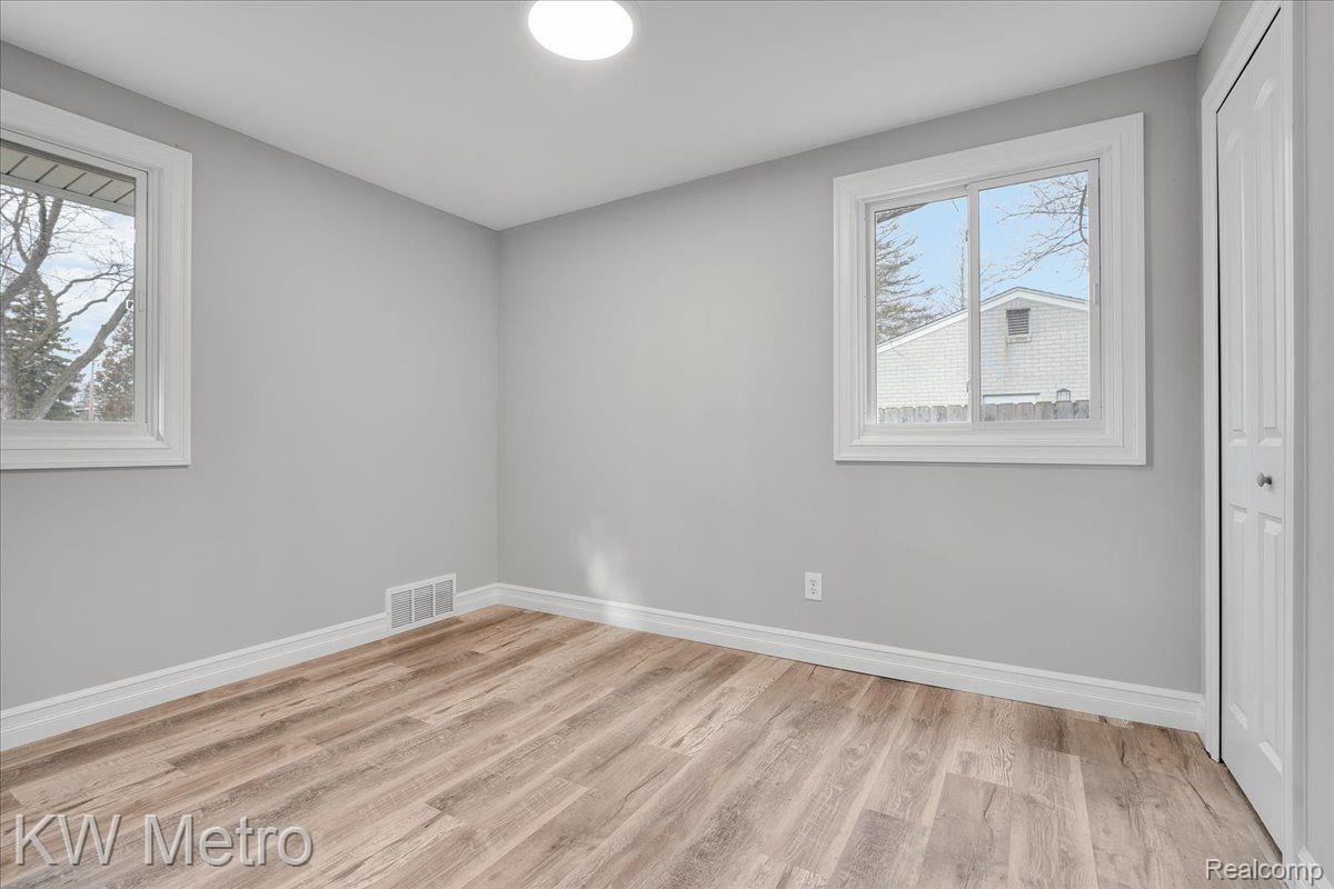 29270 Rambling Road Southfield, MI 48076 - Photo 11 of 33 Gallery Image 11