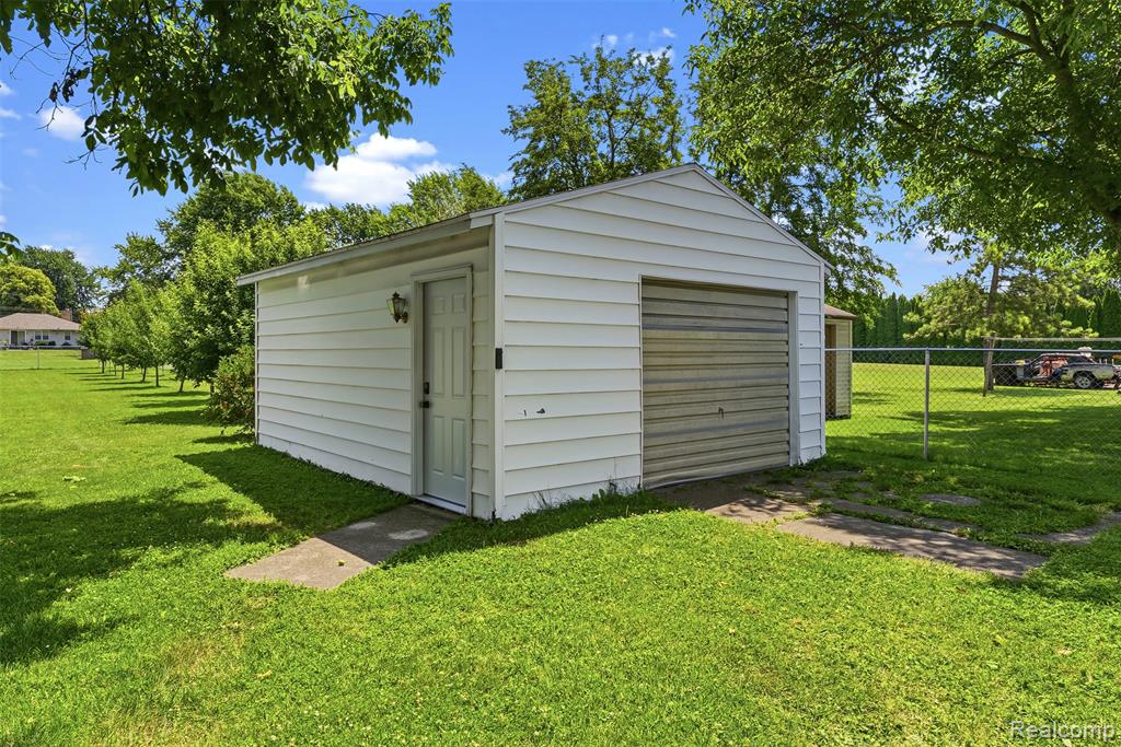 1709 Michigan Avenue Bay City, MI 48708 - Photo 34 of 42