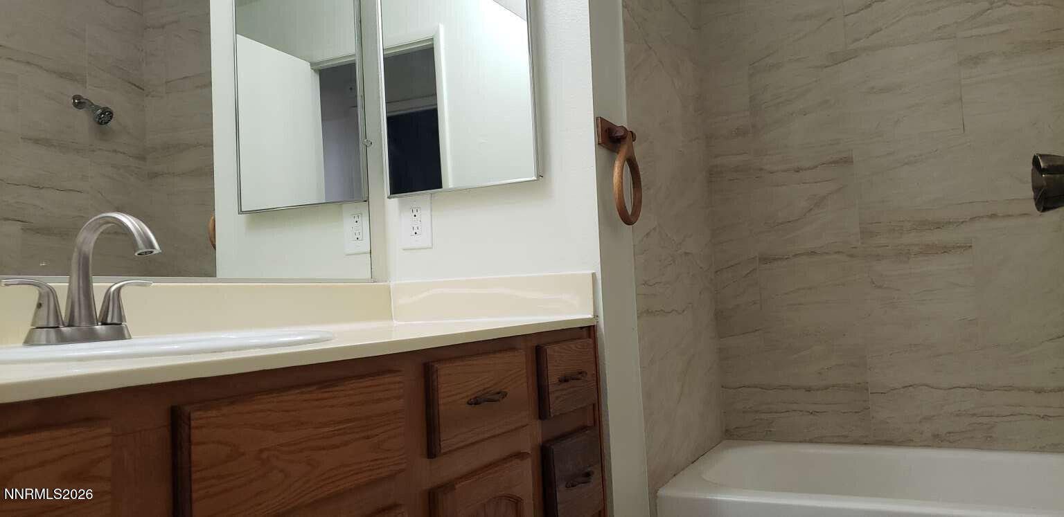 1850 Del Rosa Way Sparks, NV 89434 - Photo 5 of 6 Liu.5