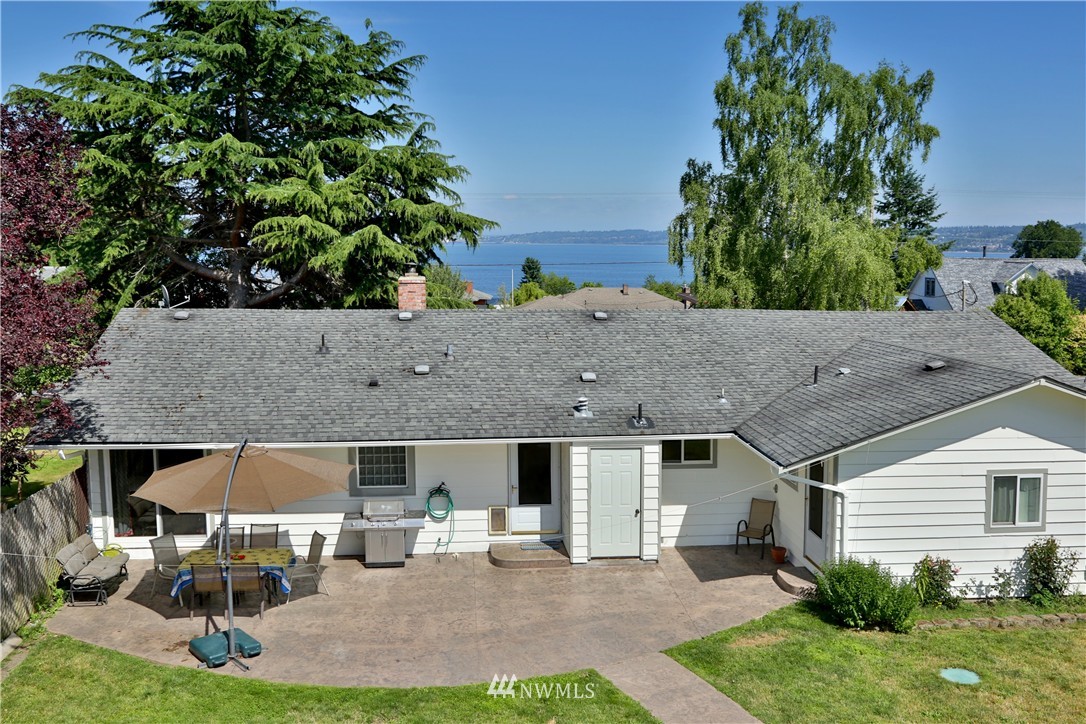 6544 Humphrey Road Clinton, WA 98236 - Photo 1 of 22 Gallery Image 1