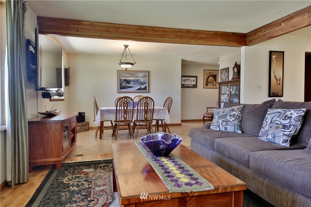 6544 Humphrey Road Clinton, WA 98236 - Photo 5 of 22 Gallery Image 5