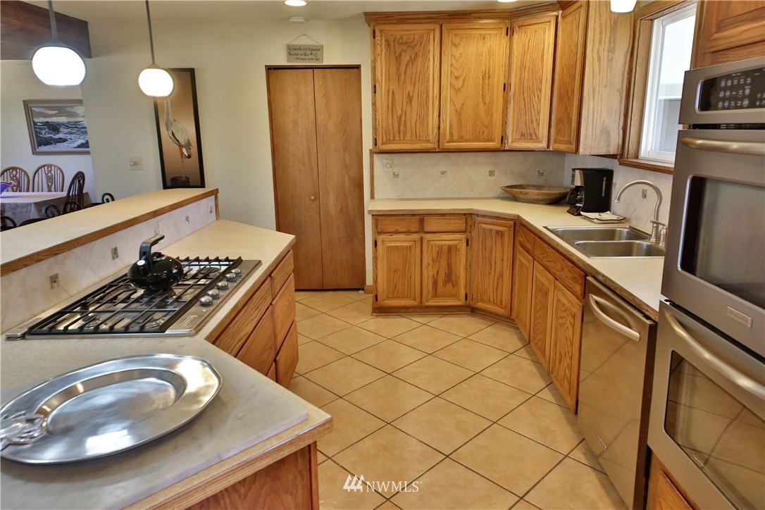 6544 Humphrey Road Clinton, WA 98236 - Photo 9 of 22 Gallery Image 9