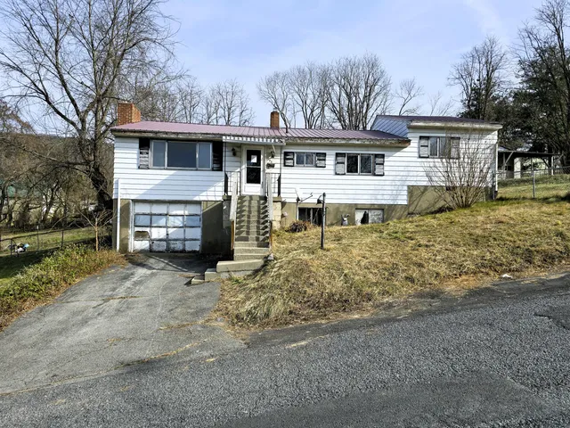$99,900 | 723 North Greenbrier Avenue, Covington, VA 24426