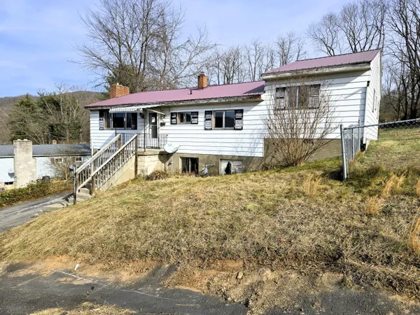 $89,900 | 723 North Greenbrier Avenue, Covington, VA 24426