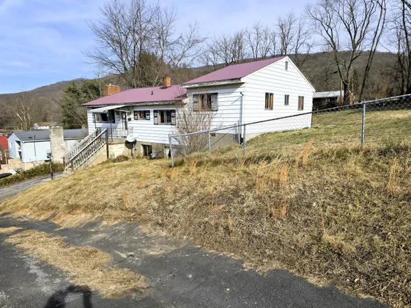 $89,900 | 723 North Greenbrier Avenue, Covington, VA 24426