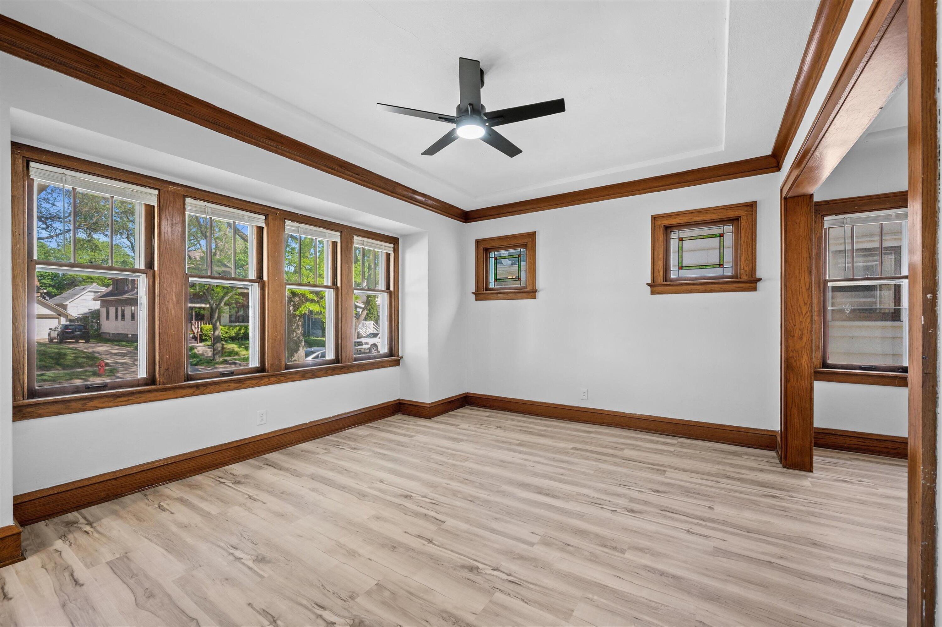 5543 North 34th Street Milwaukee, WI 53209 - Photo 6 of 37 Living Room