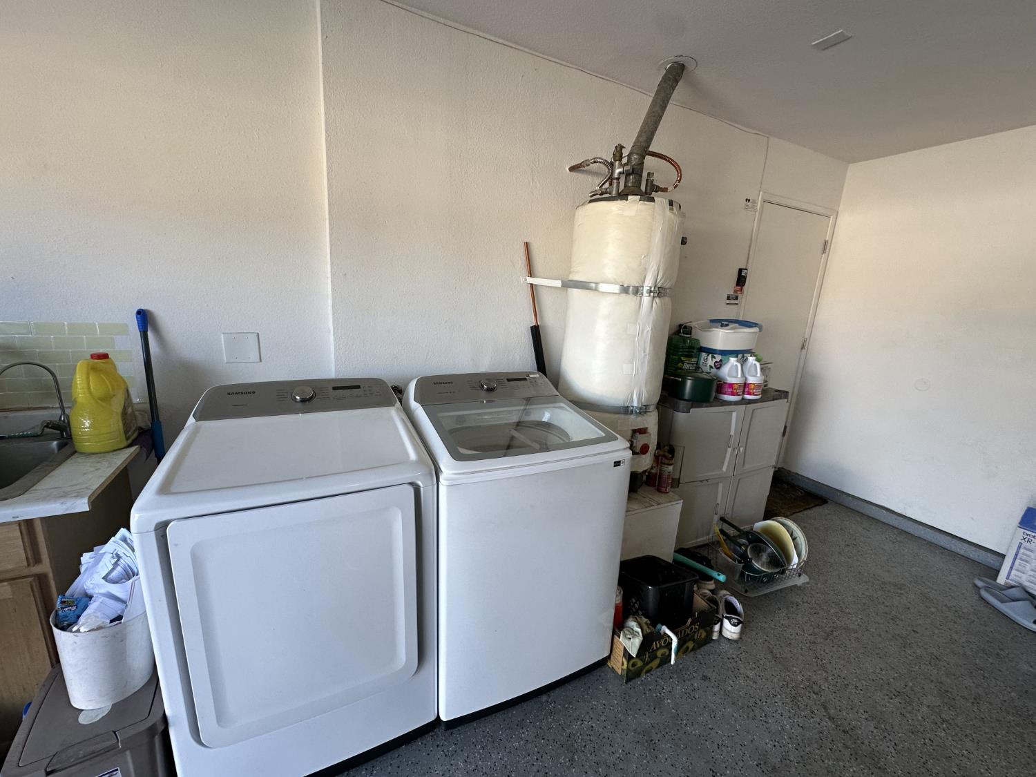 2160 Georgia Way Turlock, CA 95382 - Photo 24 of 25 a utility room with dryer and washer