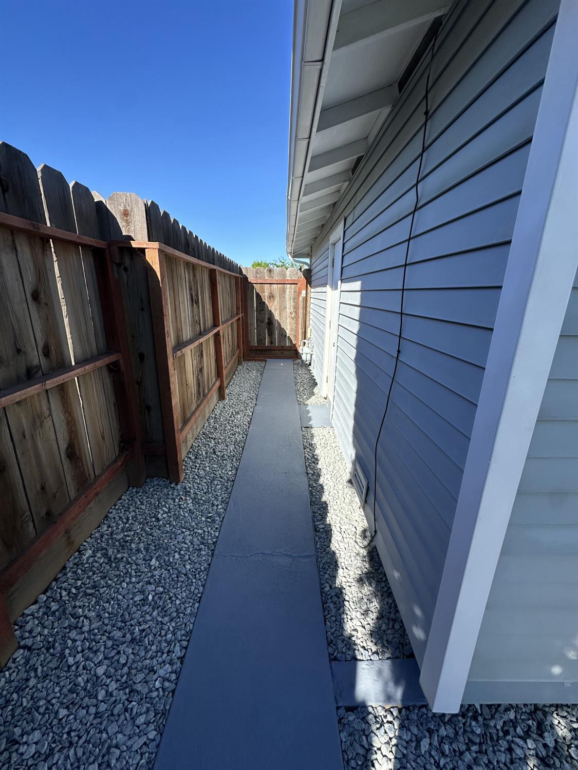 2160 Georgia Way Turlock, CA 95382 - Photo 10 of 25 a view of a pathway of a house