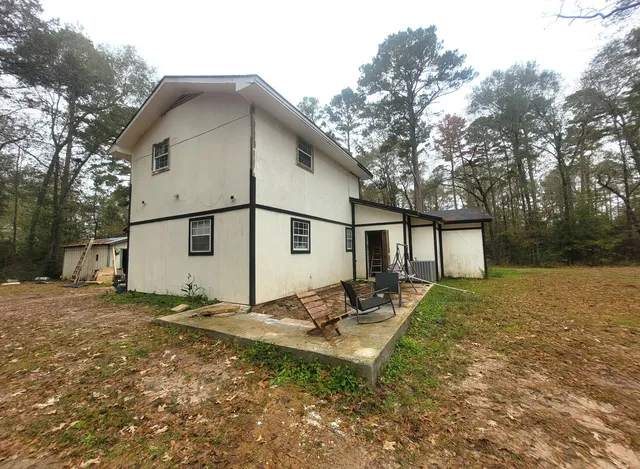a view of a backyard of the house