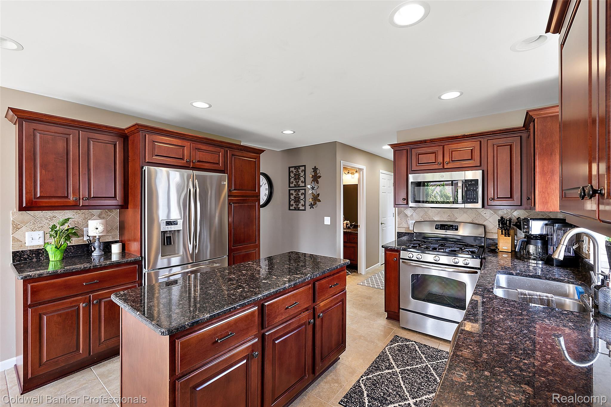 16532 Moore Park Road Macomb, MI 48044 - Photo 9 of 28