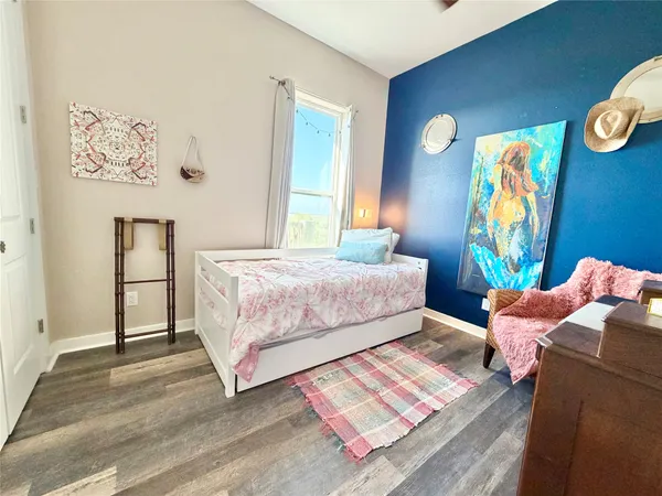 $2,000 | 1051 Honeysuckle, Crystal Beach, TX 77650