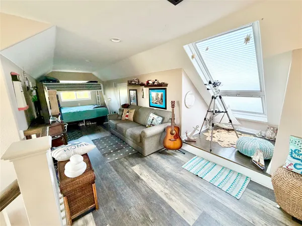 $2,000 | 1051 Honeysuckle, Crystal Beach, TX 77650