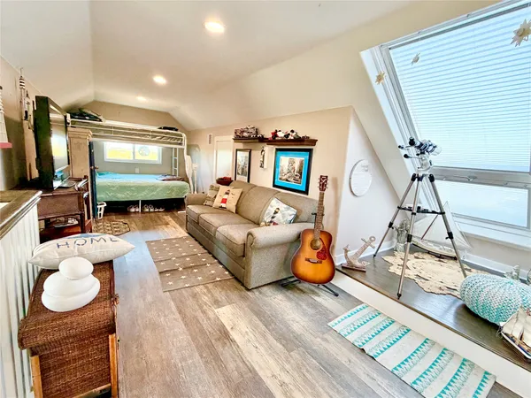 $2,000 | 1051 Honeysuckle, Crystal Beach, TX 77650