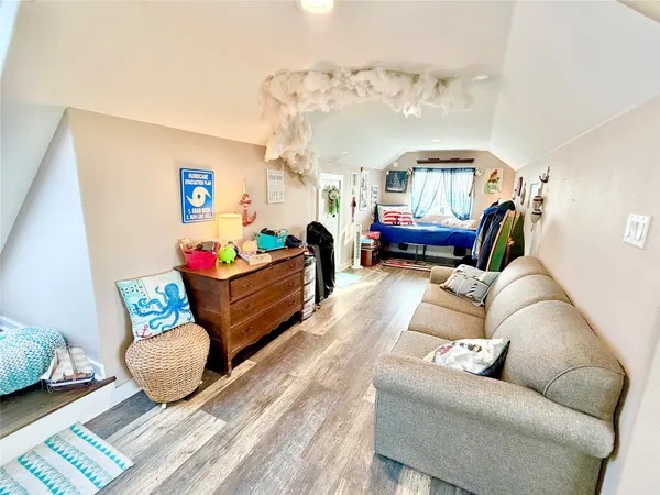 $2,000 | 1051 Honeysuckle, Crystal Beach, TX 77650