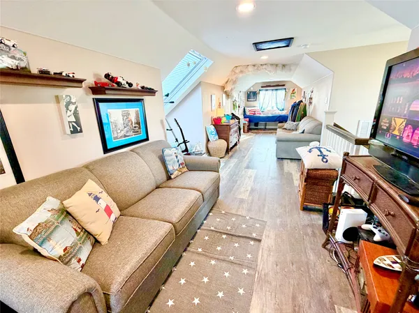 $2,000 | 1051 Honeysuckle, Crystal Beach, TX 77650