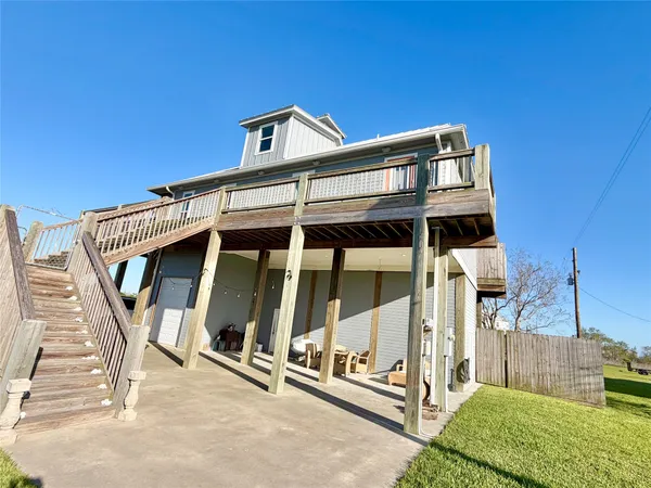 $2,000 | 1051 Honeysuckle, Crystal Beach, TX 77650