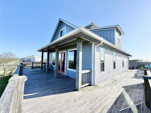 $2,000 | 1051 Honeysuckle, Crystal Beach, TX 77650