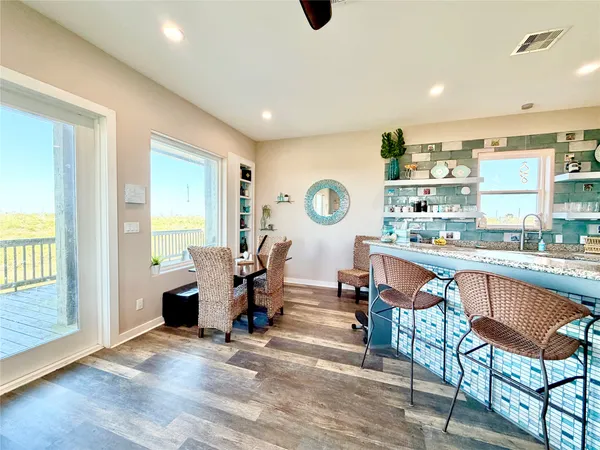 $2,000 | 1051 Honeysuckle, Crystal Beach, TX 77650