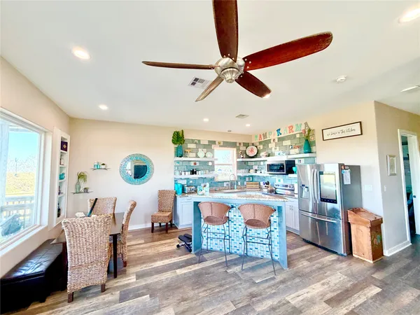 $2,000 | 1051 Honeysuckle, Crystal Beach, TX 77650